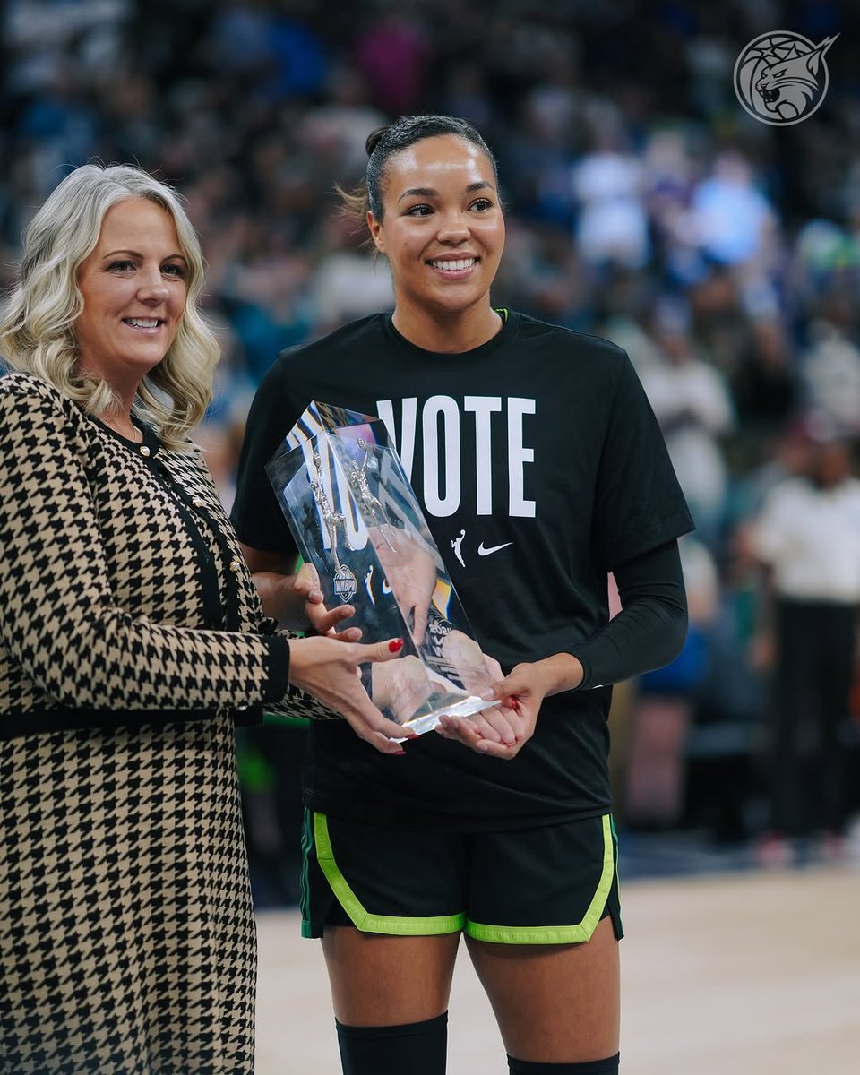 minnesotalynx's tweet photo. the 2024 @StarTribune sportsperson of the year. 👑 https://t.co/2fIGoQv2w7