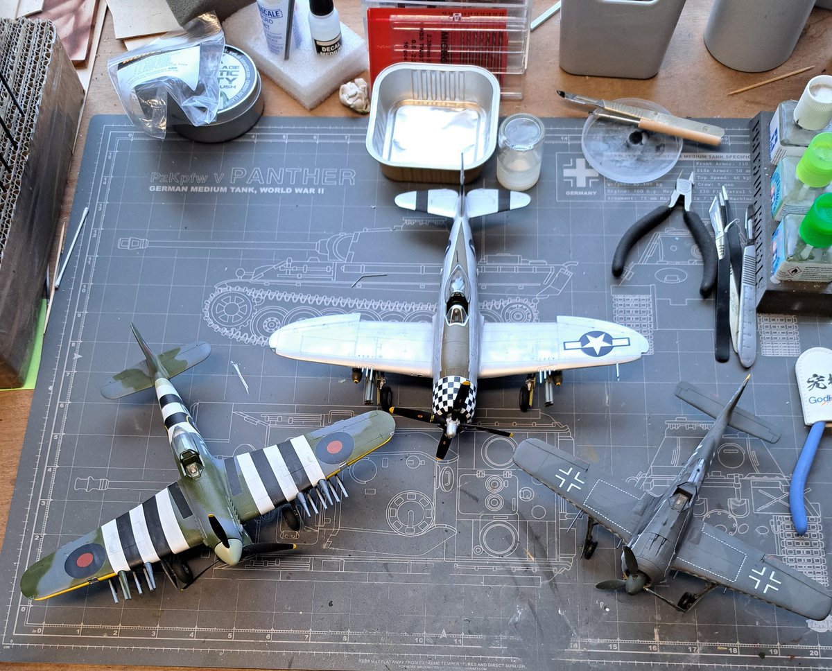 fudge_67's tweet photo. 2024 has been a very productive year at the bench.
Roll on 2025 
#Wellington #Catalina #Thunderbolt #Mosquito #Hurricane #FW190 #ME109 #Thyphoon #M18Hellcat #Jeep #MarderIII #Shermanfirefly #LynxAH7 #USInfantry https://t.co/Guqcw5q4Pe