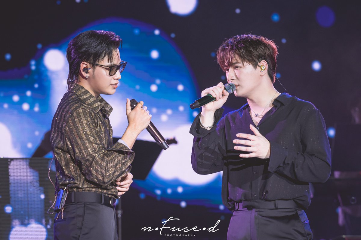 FUSiiZAA's tweet image. สวัสดีค่ะ เมนที่รักของพี่ทั้งสองคน 
@kristtps @stjinx_maya 

ปี 2567 ได้เดินทางมาถึงวันสุดท้ายของปีแล้ว พี่เลยมีความรู้สึกมากมายที่อยากบอกให้ฟัง ทั้งยังอยากขอบคุณ และถือโอกาสอวยพรด้วย

ปีนี้เข้าปีที่ 7 แล้วที่เข้ามาติดตามน้องๆ และก็ต้องยอมรับว่า…