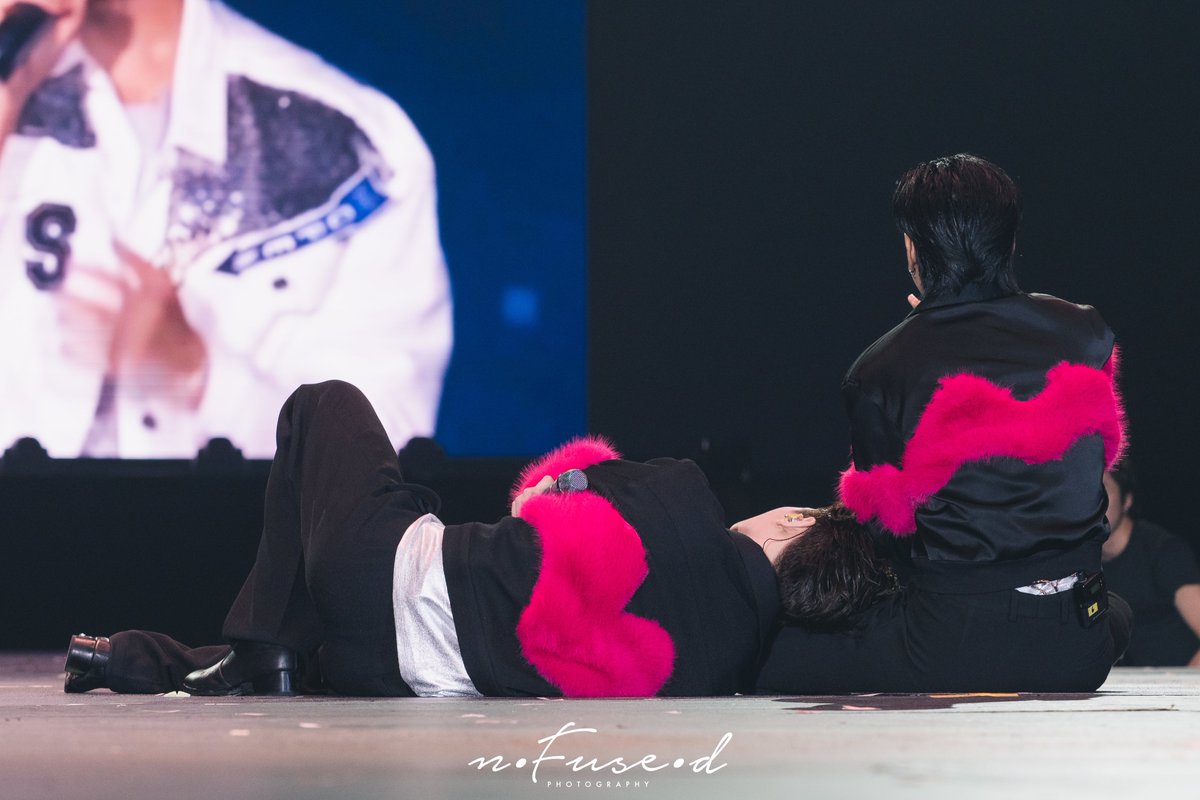 FUSiiZAA's tweet image. สวัสดีค่ะ เมนที่รักของพี่ทั้งสองคน 
@kristtps @stjinx_maya 

ปี 2567 ได้เดินทางมาถึงวันสุดท้ายของปีแล้ว พี่เลยมีความรู้สึกมากมายที่อยากบอกให้ฟัง ทั้งยังอยากขอบคุณ และถือโอกาสอวยพรด้วย

ปีนี้เข้าปีที่ 7 แล้วที่เข้ามาติดตามน้องๆ และก็ต้องยอมรับว่า…