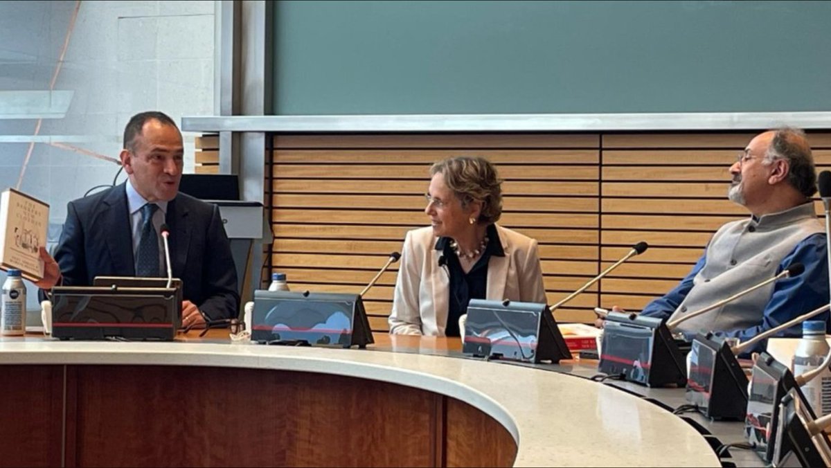 World Bank Gov (@wbg_gov) on Twitter photo We welcomed Professor <a href="/anatadmati/">Anat Admati</a> to present The Bankers’ New Clothes: What’s Wrong with Banking and What to Do about It. She exposes myths in the banking world and shares how to build a safer, healthier system.
📺 Watch the replay: wrld.bg/M9QP50Uw0IQ We welcomed Professor <a href="/anatadmati/">Anat Admati</a> to present The Bankers’ New Clothes: What’s Wrong with Banking and What to Do about It. She exposes myths in the banking world and shares how to build a safer, healthier system.
📺 Watch the replay: wrld.bg/M9QP50Uw0IQ