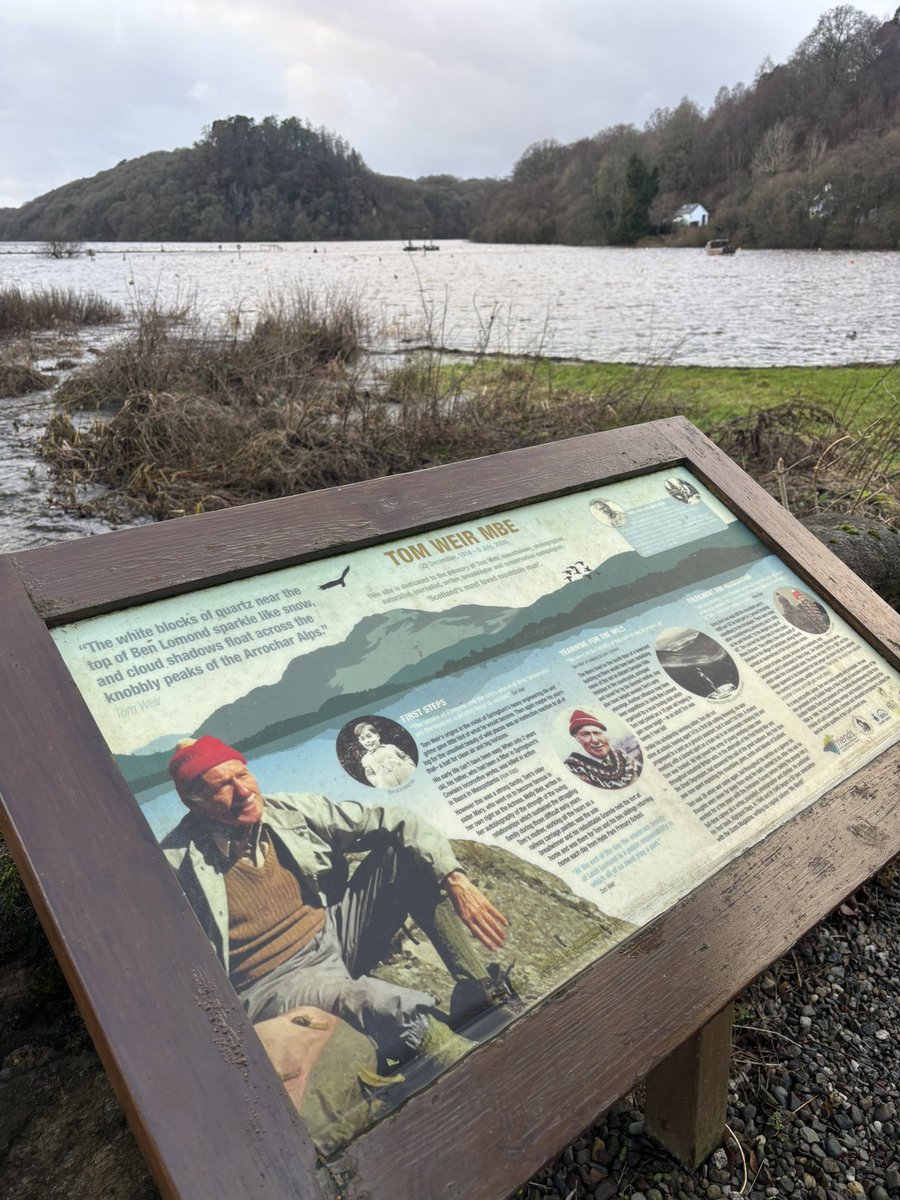 EyeintheskyGla's tweet photo. The Tom Weir Statue Balmaha Loch Lomond 31st December 2024 🔔🎄🥂#drymen #balmaha #lochlomond #tomweir #clachaninn #winnockhotel #drymeninn #newyear2025 #Hogmanay #NewYear2025 #HappyNewYear #party #ceilidh #music https://t.co/KoNFCB0hVO