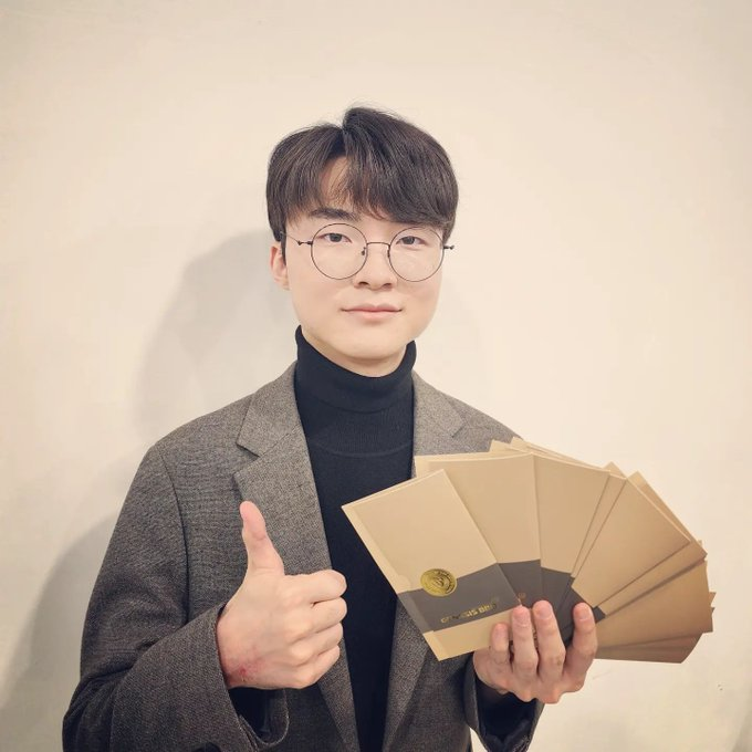 hyoki57's tweet photo. 이 사진 보고 나니까 되게 새해에는 돈 많이 들어올 것만 같음 https://t.co/m9t06KypNS