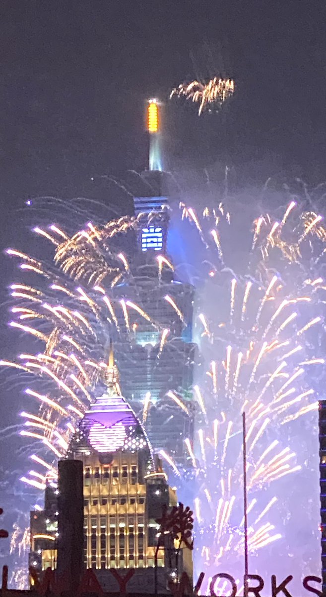 FreeJoe1111's tweet photo. Happy new year 2025 🥳 https://t.co/6heBKIfLov