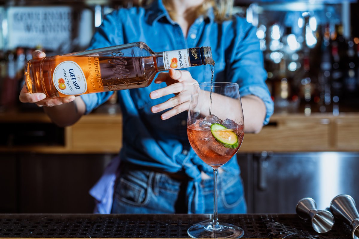 🍾 Celebrate New Year’s Eve with the delicious Kir Rosé cocktail. Here’s to a sparkling New Year ahead, filled with joy, success, and delicious cocktails! ✨ 

📸: <a href="/magthree/">nuala coughlan</a>

#ArtofFlavor #HappyNewYear #GiffardUSA #Pamplemousse #WhatsOnYourBackBar #GrapefruitPerfected