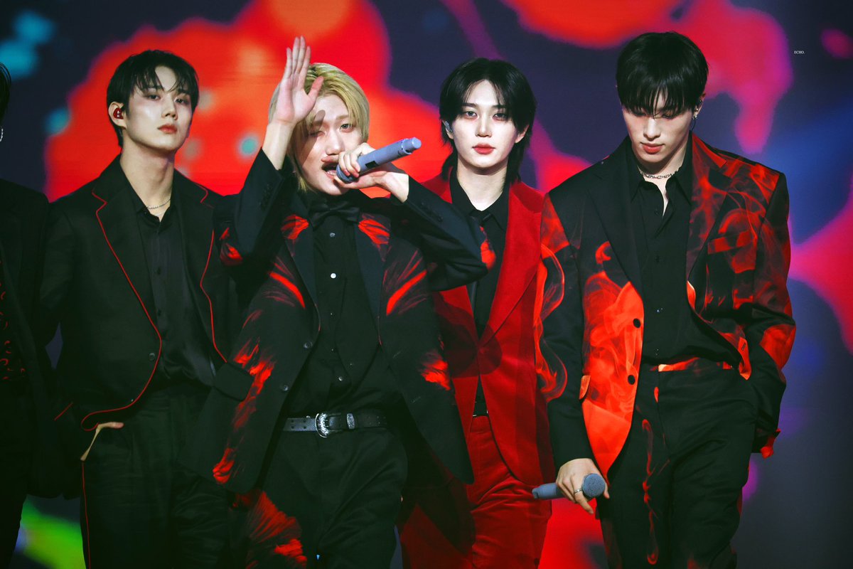 echo__0701's tweet photo. 241220 가요대축제 ❤🧧
#테오 #THEO 
#피원하모니 #P1Harmony https://t.co/UT2r3KlrfH
