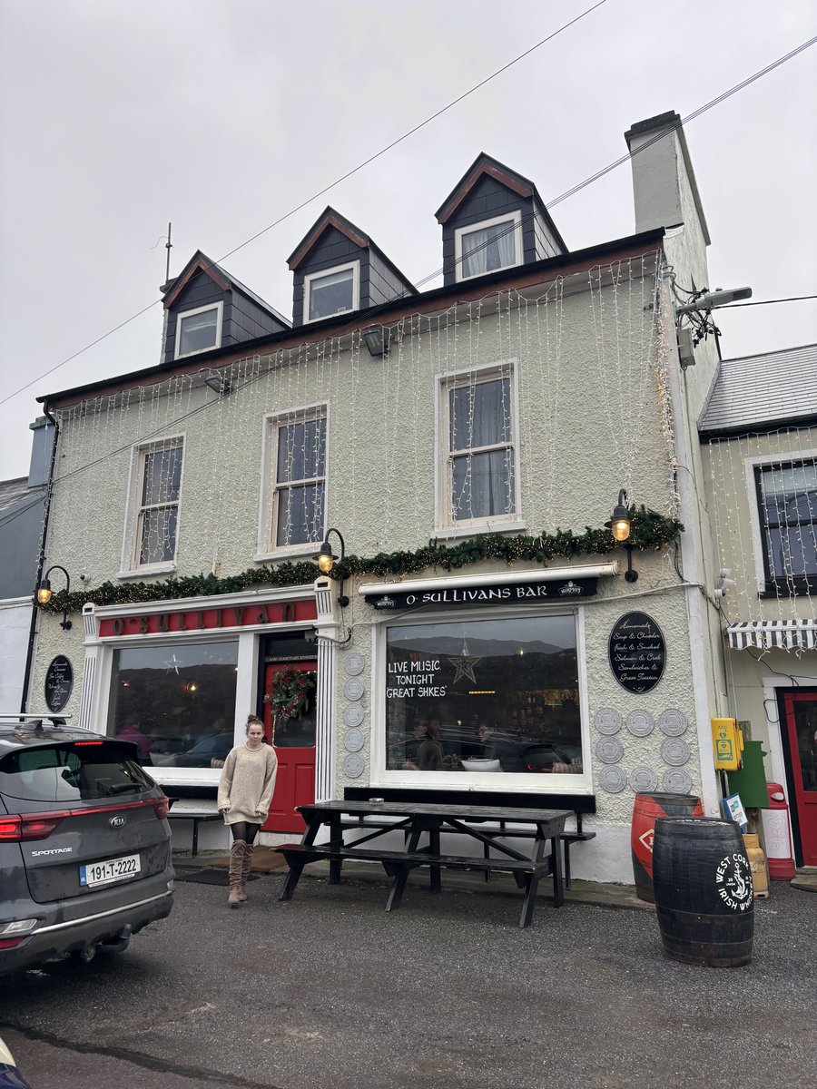GrainneDwyer's tweet image. Happy New Years from the beautiful Mizen Head, West Cork 🩵

Fresh crab from O’Sullivans bar Crookhaven, can you beat it 🌊 

#WestCork #WildAtlanticWay #MizenHead #Goleen #Crookhaven #BrowHead #BarleycoveBeach