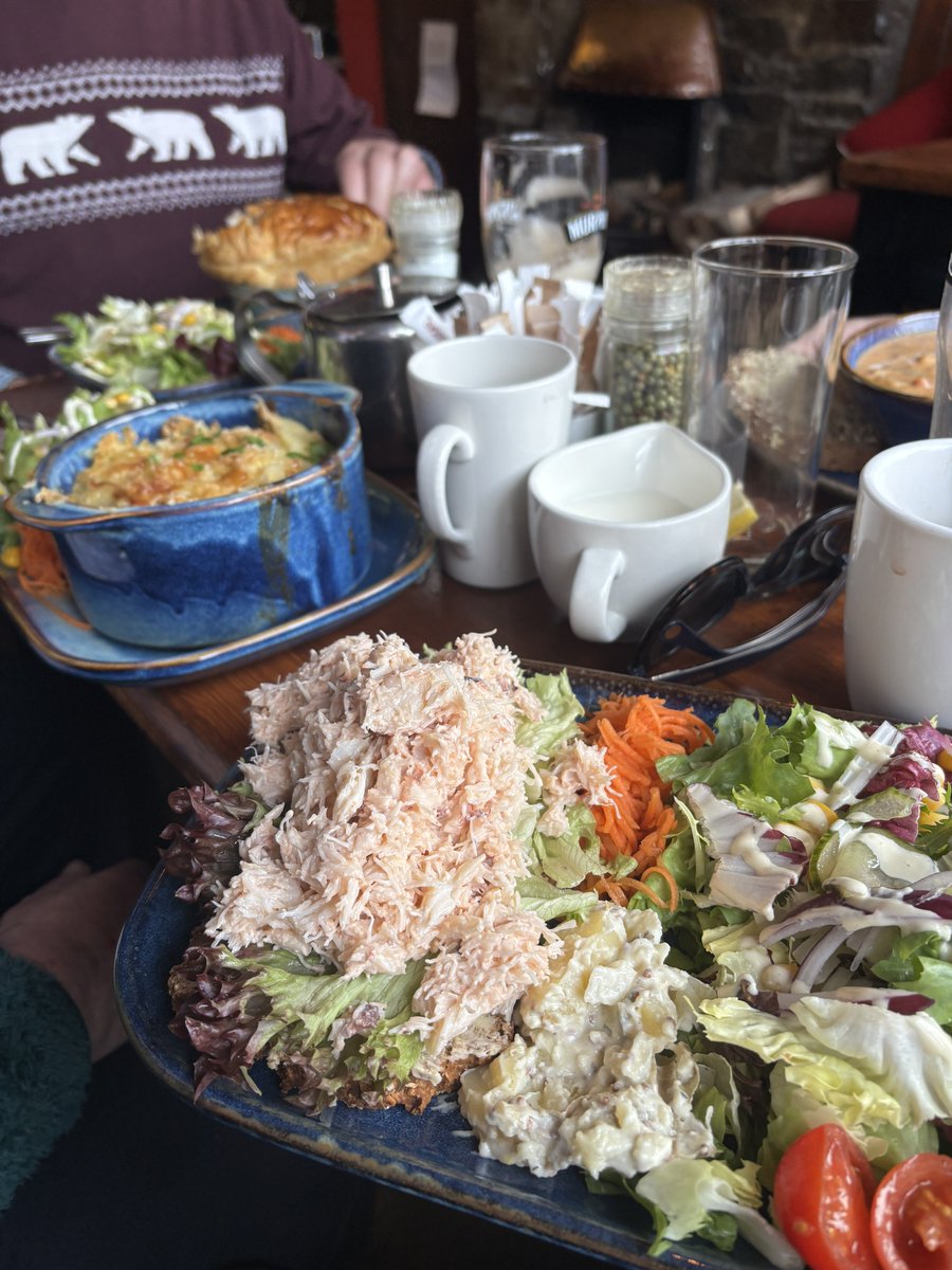 GrainneDwyer's tweet image. Happy New Years from the beautiful Mizen Head, West Cork 🩵

Fresh crab from O’Sullivans bar Crookhaven, can you beat it 🌊 

#WestCork #WildAtlanticWay #MizenHead #Goleen #Crookhaven #BrowHead #BarleycoveBeach