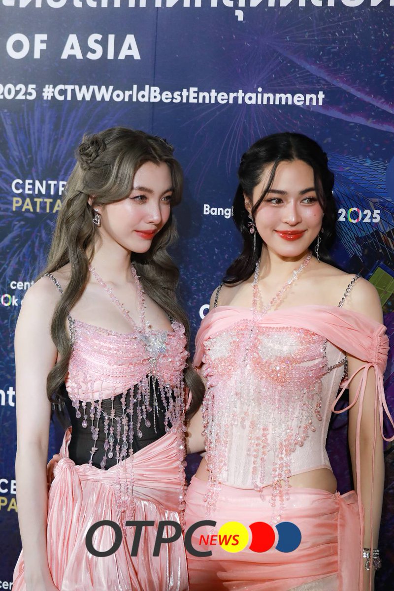 "หลิง-ออม" ในฐานะ Countdown Angels ช่วงสัมภาษณ์สื่อ ในงาน centralwOrld Bangkok Countdown 2025 The Original ✨

GRAND 2025 WITH LINGORM
#linglingkwong #OrmKornnaphat
#LingOrm #หลิงออม 
#CountdownCTW2025xLingOrm
#CTWBKKCountdown2025 
#CountdownCTW2025