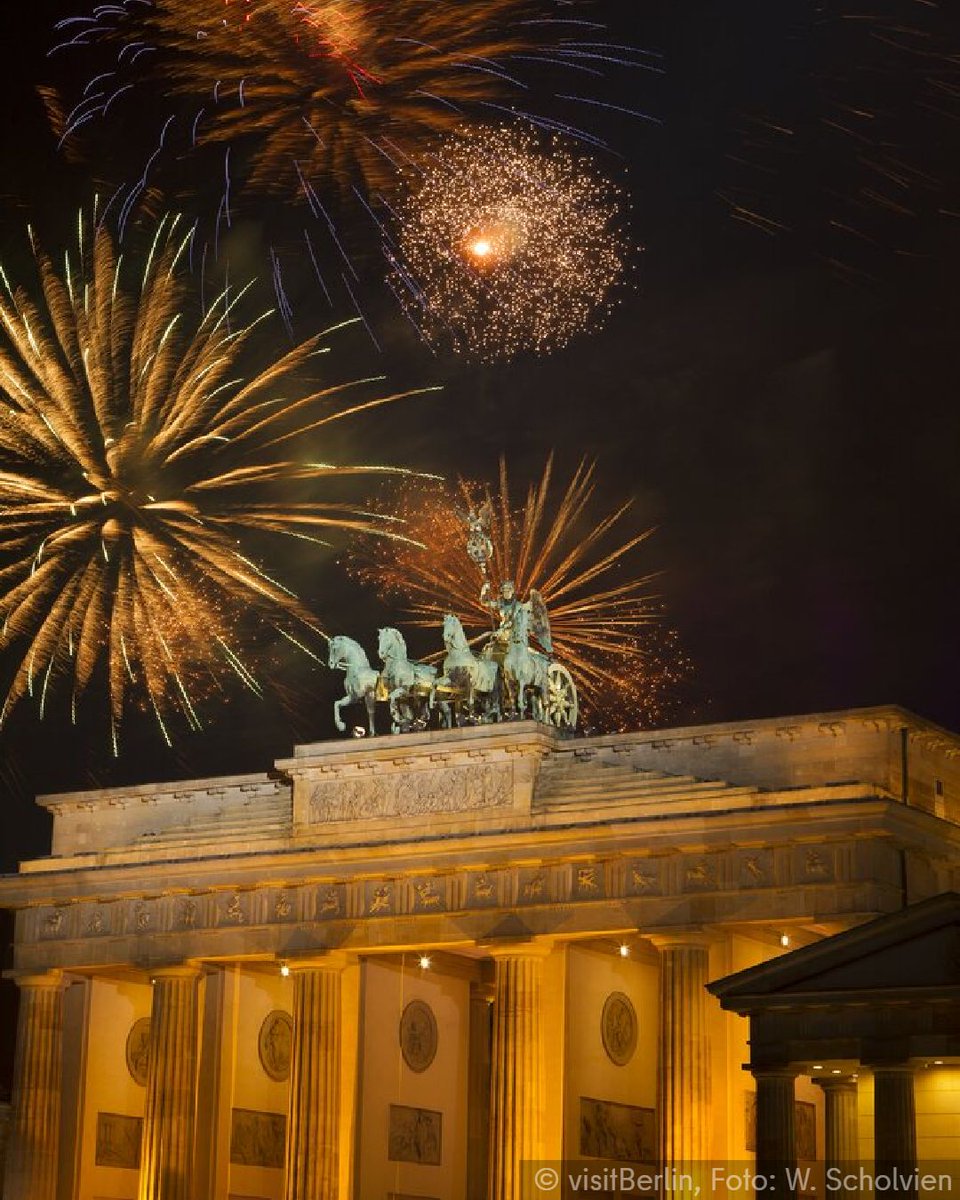 We wish you a wonderful start into the new year! 🎉 🥂 ✨

#visitberlin #berlin #newyearseve