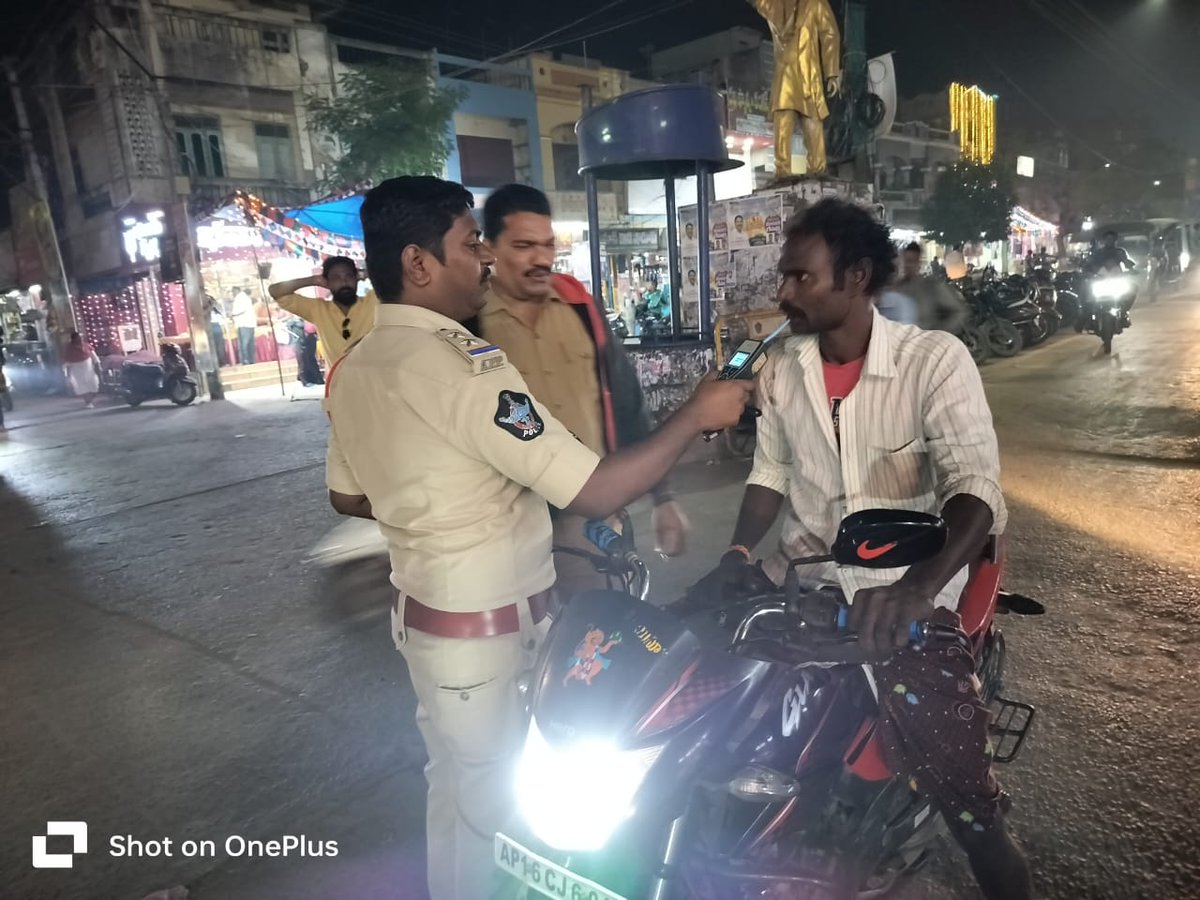 BapatlaPolice's tweet photo. Bapatla Police Launch Intensive Crackdown on Drunk Driving Across the District
#DrunkDriving #ZeroTolerance #TrafficSafety #IntensifiedPatrols #SafeDriving #RoadSafety #DUICheckpoints #ModernPolicing #Leadership #TusharDudi #IPS #BapatlaPolice #APPolice
@APPOLICE100 https://t.co/zm58eI2571