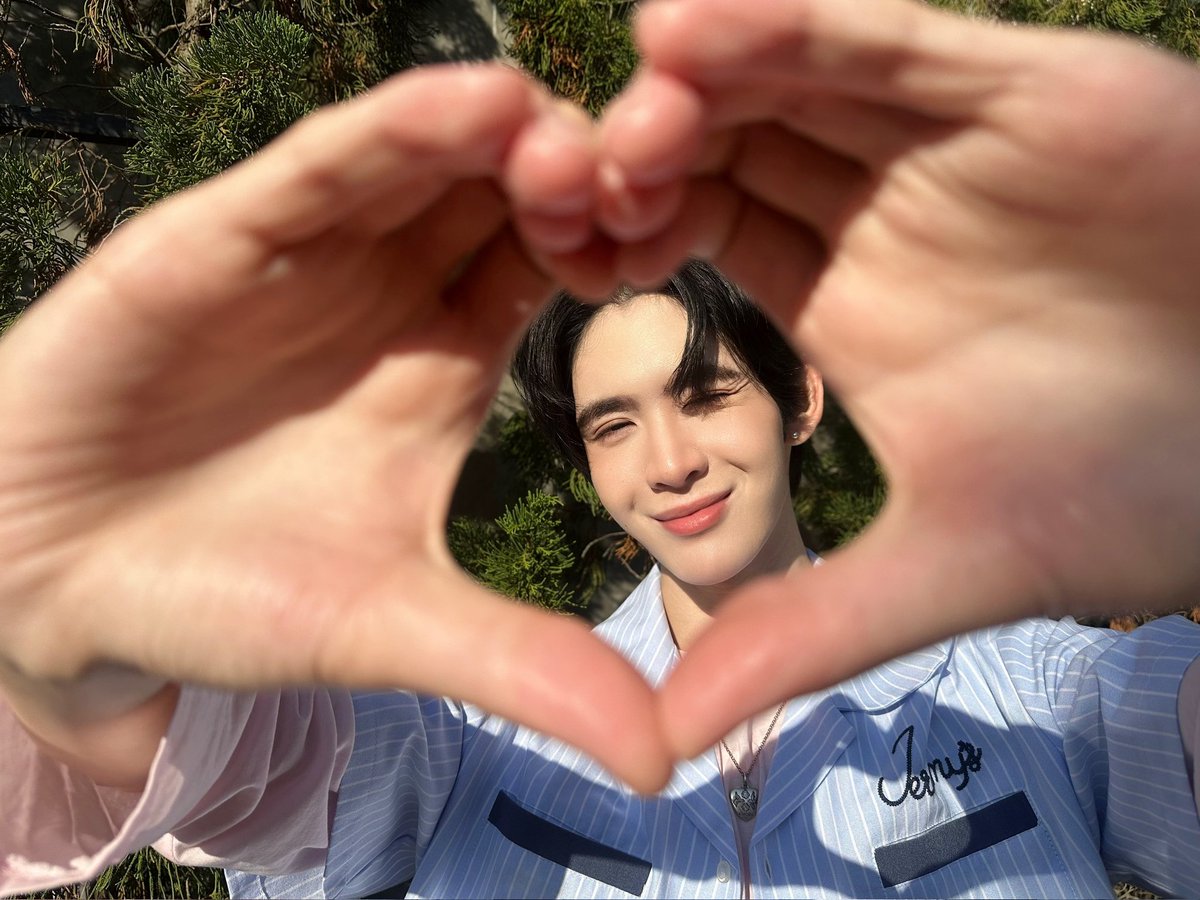 Happy New Year bby <a href="/Jamessu_w/">JS</a> 🥳
I wish you happiness, healthy, prosperous, success on your career, and all the best for you bby 🤍
Fighting for the new begginings of your journey in 2025 ✌🏻
I will support and walk by your side on every path you take 🤍🌼

#NewYearwithJS
#JamesSu