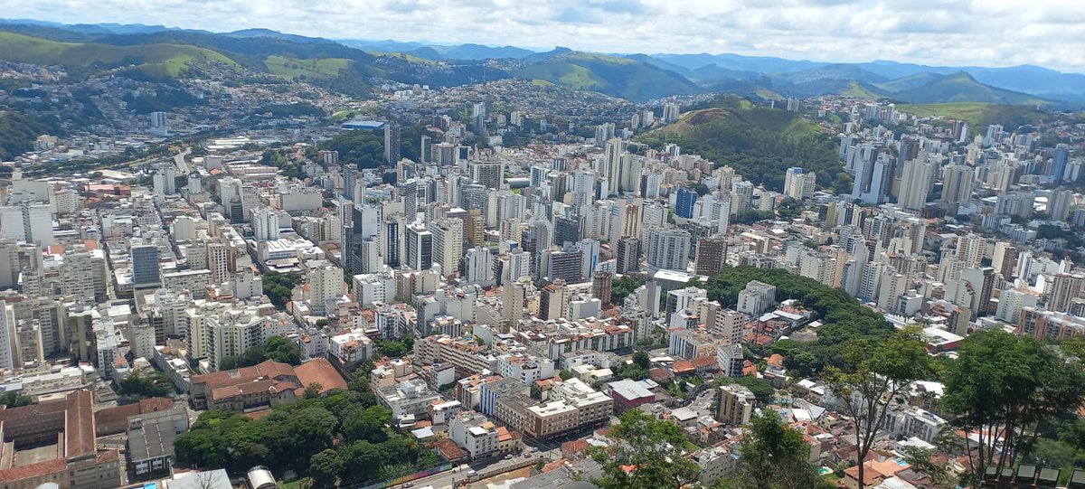 Like this beautiful view of Juiz de Fora, almost 1000 meters above sea level, where I am now, I want to wish everyone a Happy New Year. May 2025 be a year of peace, joy and much happiness for everyone and their families and of many personal and professional achievements.