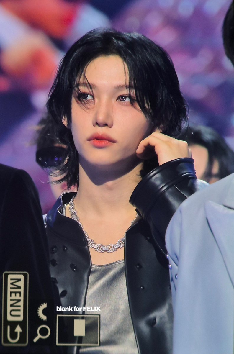 250101 #필릭스 #FELIX
올해도 같이 행복하게 👑🖤🐈‍⬛