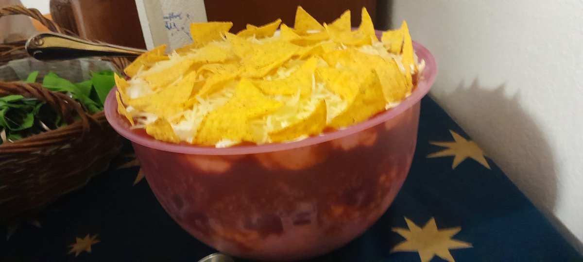 Körschgen_Helmut (@korschgenh) on Twitter photo So alles fettich aber <a href="/Quasseltier/">des Kwasselsche vom Büdle</a> wenn Du mir dieses Jahr wieder versuchst Ananas in den Tacosalat zu mischen schebberts! So alles fettich aber <a href="/Quasseltier/">des Kwasselsche vom Büdle</a> wenn Du mir dieses Jahr wieder versuchst Ananas in den Tacosalat zu mischen schebberts!