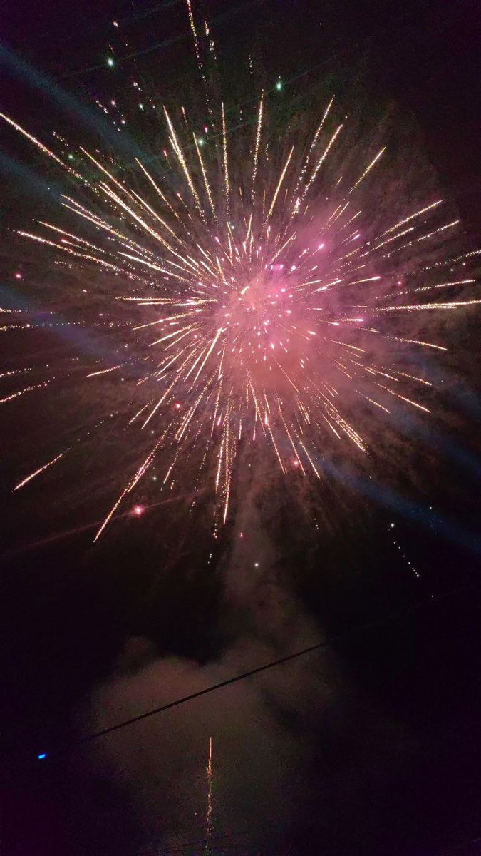 underscoremau's tweet image. bye, 2024