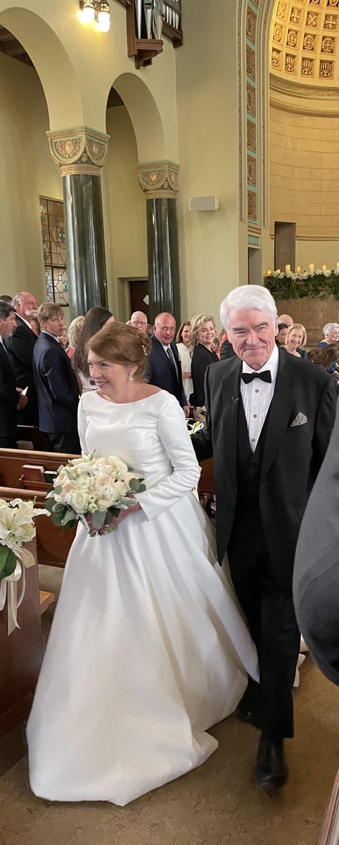 The 41 #SCOTX JJ CJH has served alongside have included future:

<a href="/TheJusticeDept/">U.S. Department of Justice</a> AG, <a href="/WhiteHouse/">The White House</a> Counsel, U.S. Senator, U.S. Congressman, 2 #CA5 Judges (including Chief Judge), 3 U.S. Dist. Ct. Judges, a Texas Governor, 2 <a href="/TXAG/">Texas Attorney General</a>'s, 

and spouse!—CA5 CJ PR.

8/🧵

#AppellateTwitter