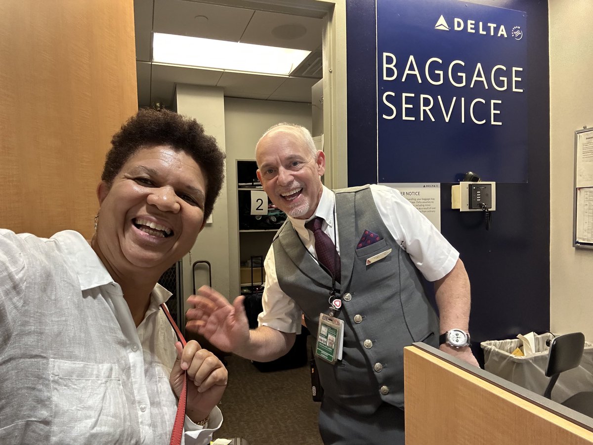 Thank you ⁦⁦<a href="/Delta/">Delta</a>⁩ for keeping our bags safe overnight. Amy at check in and Tony in baggage claim are extraordinary ⭐️⭐️⭐️⭐️⭐️ Happy New Year 🥳