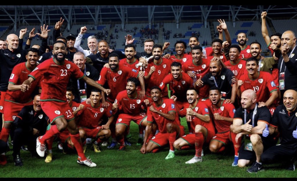 مبروك الف مبروك للجماهير العمانية الفوز على المنتخب السعودي الشقيق،،

هاردلك المنتخب السعودي ،

شكرا رشيد جابر على هذا المنتخب الممتع وفالك كاس البطولة .

شكرا لكل اللاعبين على هذا الاصرار والرغبة الكبيره ،،

مع ثاني الرشيدي انتهت مشكلة الهفوات الدفاعية بطل بطل يا ثاني …..
