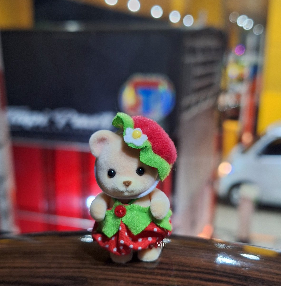 happy new year from bocil stroberi yg sedang long trip malam ini🫰🏻