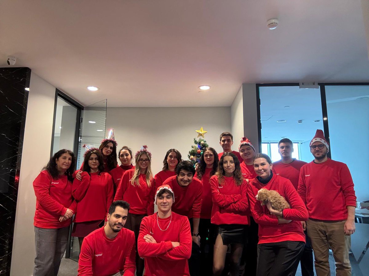 Yeni yıl, yeni hedefler! 🎉✨ Weepay ailesi olarak 2025’te de birlikte daha iyisini başarmaya hazırız. 🙌 #MutluYıllar #Weepay