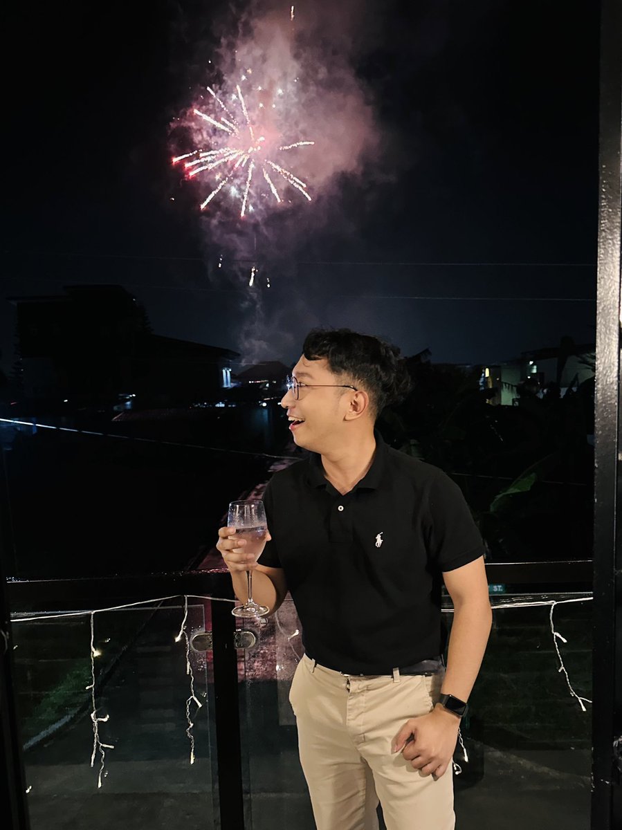 vinniyap's tweet photo. Happy New Year! Thank you 2024, you were the best! Claiming my 2025 will top it of Cheers to 2025!🎆🎇💫 https://t.co/MEMU3W77kT