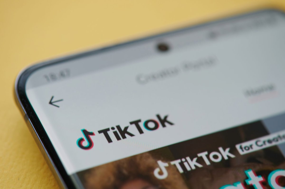 Venezuela impone multa a TikTok por 10 mdd por retos virales - webadictos.com/venezuela-impo…