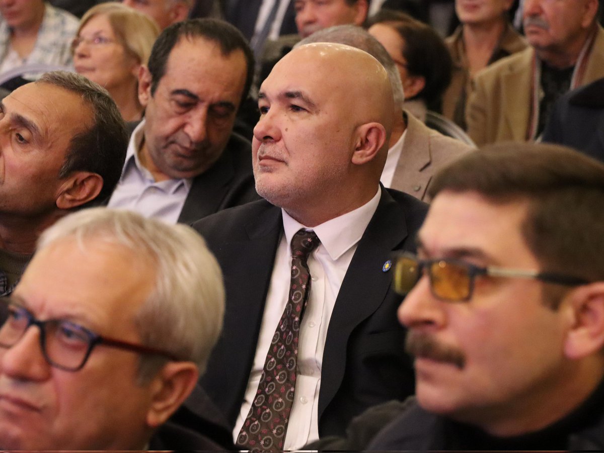 2025 yılının:
Başta Hasta Yavrularımızın ilaçlarına kavuşması olmak üzere,

Kademeli Emeklilik Bekleyen tüm mağdurların,

Mülakat ve atama kotasına takılan Öğretmenlerimizin,

Atama bekleyen Engelli Öğretmenlerimizin,

Özlük hakları verilmeyen ve çok düşük ücretlerle çalıştırılan