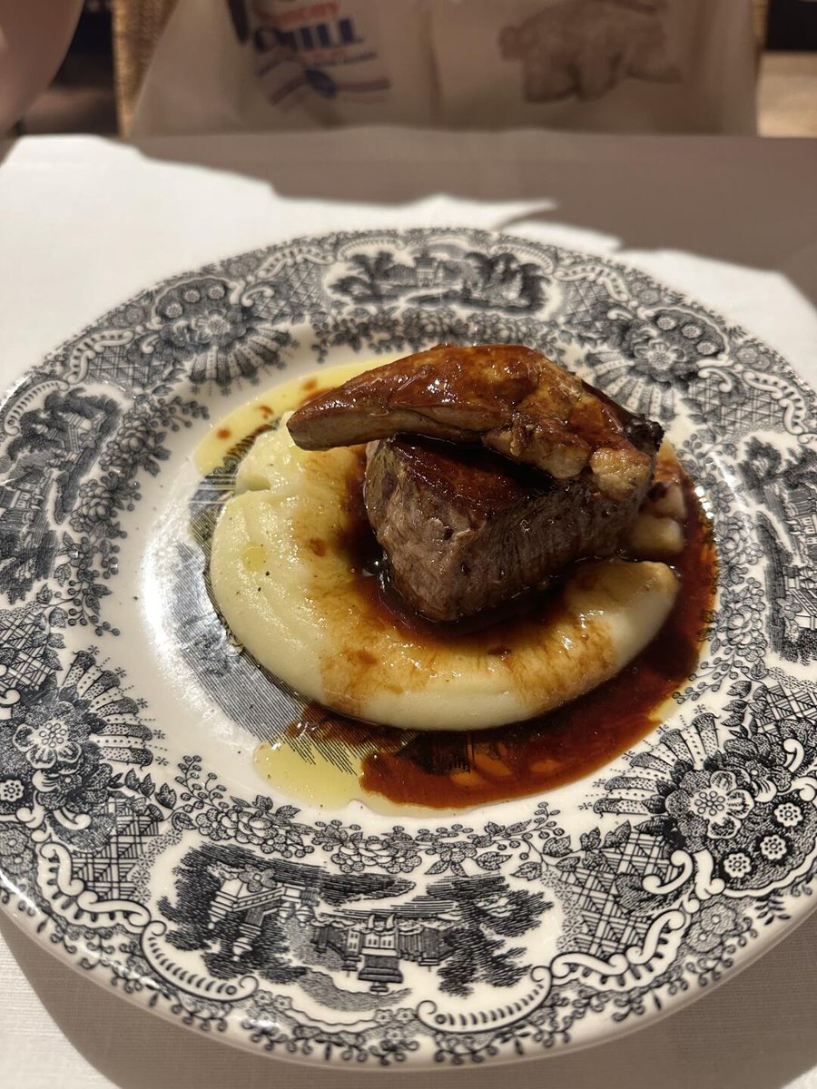 _Lisa0321's tweet image. In the new year, may your heart be filled with light, your life with love, and your happiness overflow! ✨❤️🎉#NewYear2024 #NewYearWishes #HappinessOverflow #LifeWithLove #HeartFullOfLight #CheersTo2024 #FreshStart #SpreadLove #PositiveVibes #NewBeginnings