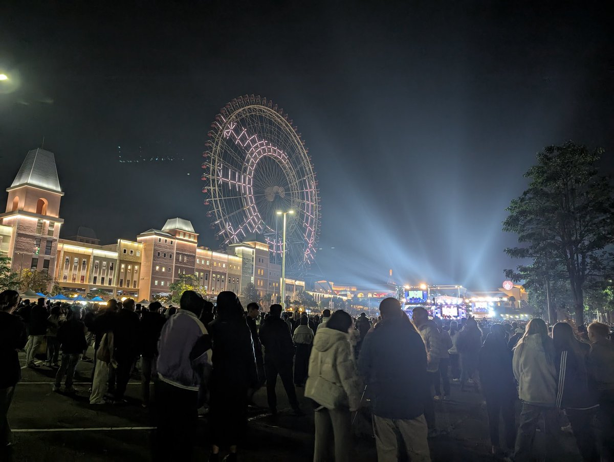 AaronFullHDPlus's tweet photo. 麗寶樂園跨年 2024 →⁠ 2025
剛開始沒什麼人潮，後面就越來越多人了
#麗寶樂園 #天空之夢 #麗寶 #2025NewYear #LihpaoResort #Taichung https://t.co/mbK6ZRcEeK