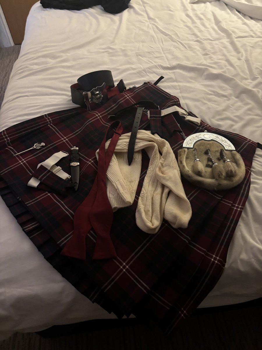 EyeintheskyGla's tweet photo. Getting all set for a New Year Ceilidh 31st December 2024 🔔🎄🥂#drymen #balmaha #lochlomond #tomweir #clachaninn #winnockhotel #drymeninn #newyear2025 #Hogmanay #NewYear2025 #HappyNewYear #party #ceilidh #music #bowtie #kilt #sporran https://t.co/4Dt0Vh2H48