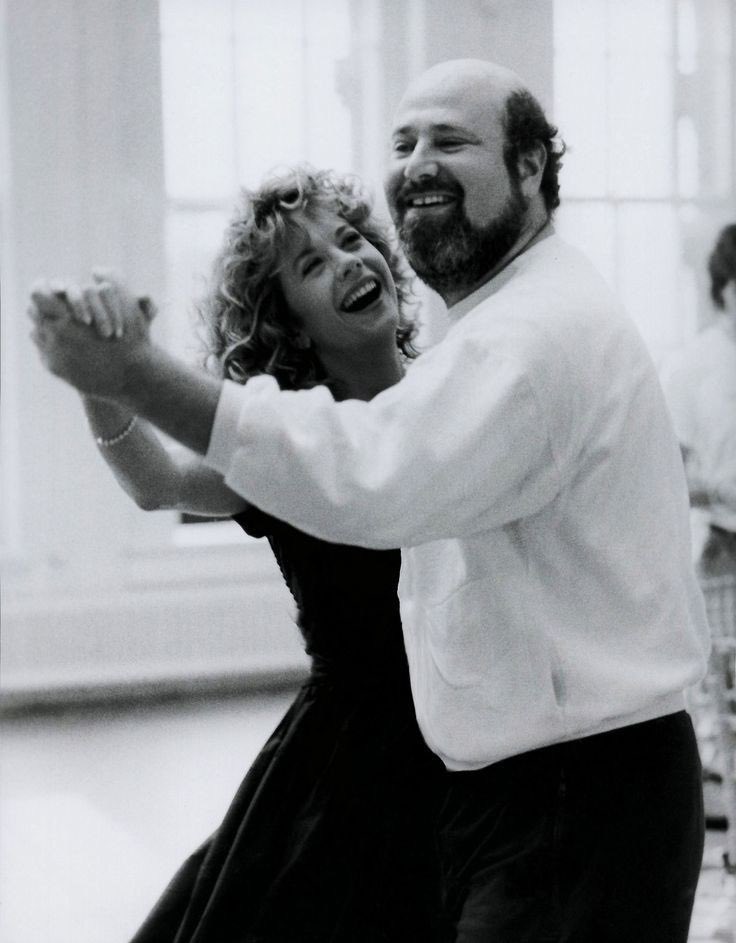 pelicinema's tweet image. meg ryan, rob reiner, and billy crystal on the set of when harry met sally (1989)