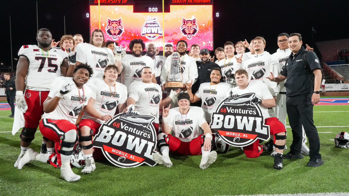 It was great coaching these men for the bowl game! Looking forward to leading them into 2025! Happy New Year. #WolvesUp