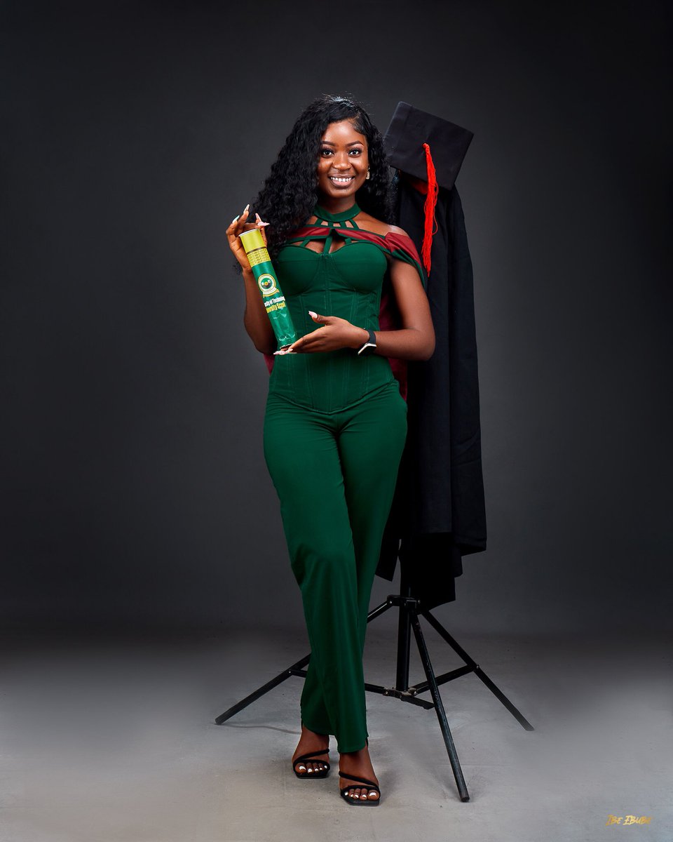 MuofunanyaC's tweet photo. Ending the year with my convocation post:

✨First-class in Electrical and Electronics Engineering, top 20 out of 240.
✨Three undergraduate scholarships.
✨Top 400 in HNG out of 22,000.
✨ Mentored backend developers at Genesys Tech Hub.
✨ Treasurer, IEEE FUTO student branch. https://t.co/obM4B9uSJZ
