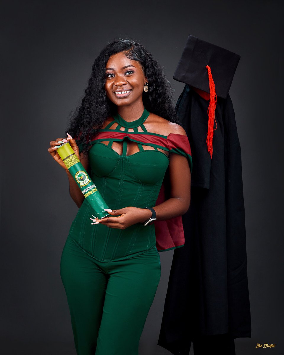 MuofunanyaC's tweet photo. Ending the year with my convocation post:

✨First-class in Electrical and Electronics Engineering, top 20 out of 240.
✨Three undergraduate scholarships.
✨Top 400 in HNG out of 22,000.
✨ Mentored backend developers at Genesys Tech Hub.
✨ Treasurer, IEEE FUTO student branch. https://t.co/obM4B9uSJZ
