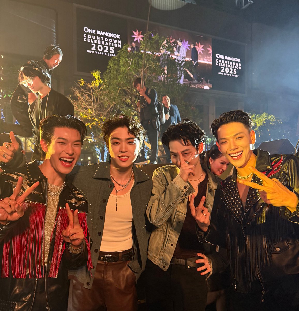 oueiija's tweet photo. HAPPY NEW YEAR KUB https://t.co/G7jMTxXytv
