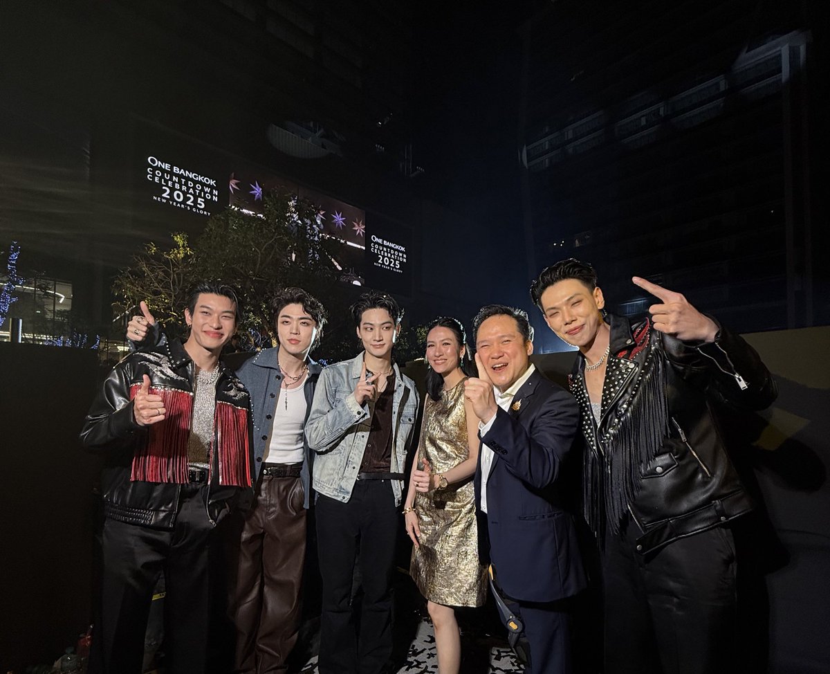 oueiija's tweet photo. HAPPY NEW YEAR KUB https://t.co/G7jMTxXytv