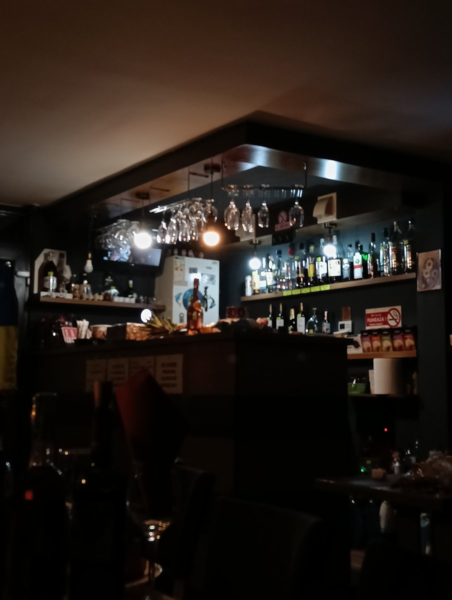 відмічаю новий рік в барі