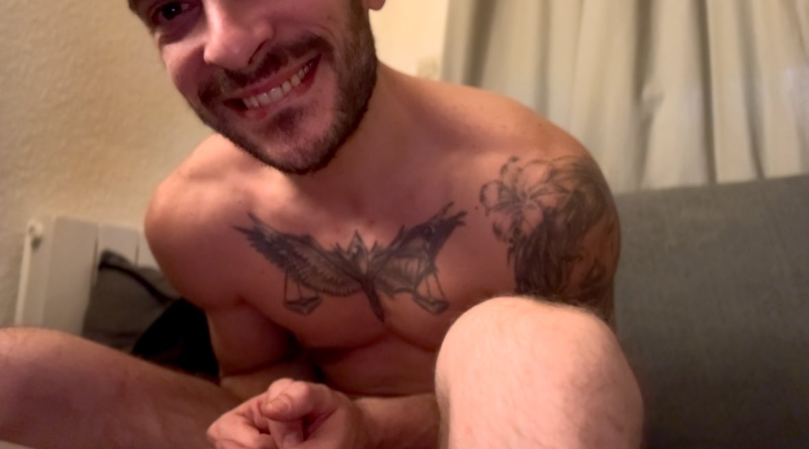 Martin_Grey_'s tweet photo. Si vous arrivez à 100RT je vous poste cette vidéo de 3 min ou je m’amuse avec ma queue bien dure 😏

Appelle tous tes potes 🔥🔥 et RT, j’te publie cette bombe ! https://t.co/O8XSCCamCb