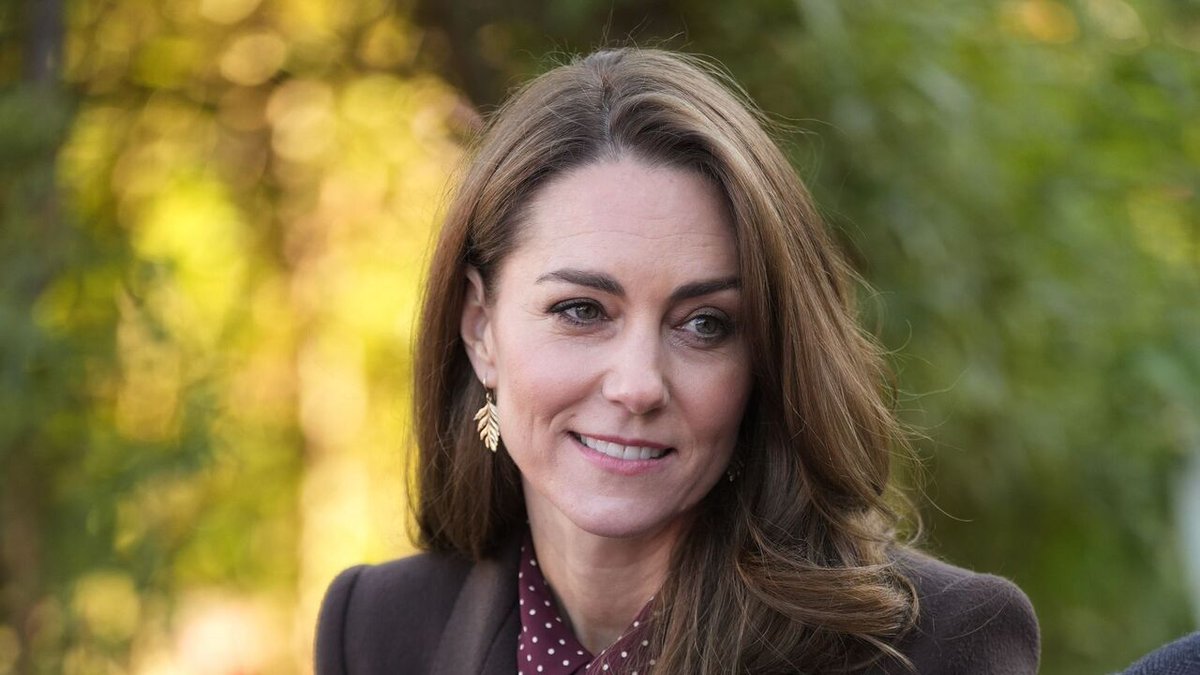 Prinzessin Kate feiert 43. Geburtstag mit möglicher Überraschungsfeier von Familie und Geschenken

Prinzessin Kate feiert am 9. Januar ihren 43. Geburtstag. Royal-Expertin Jennie Bond spekuliert, dass Prinz William und ihre drei Kinder eine Feier für sie… aktuellmagazin.de/prinzessin-kat…