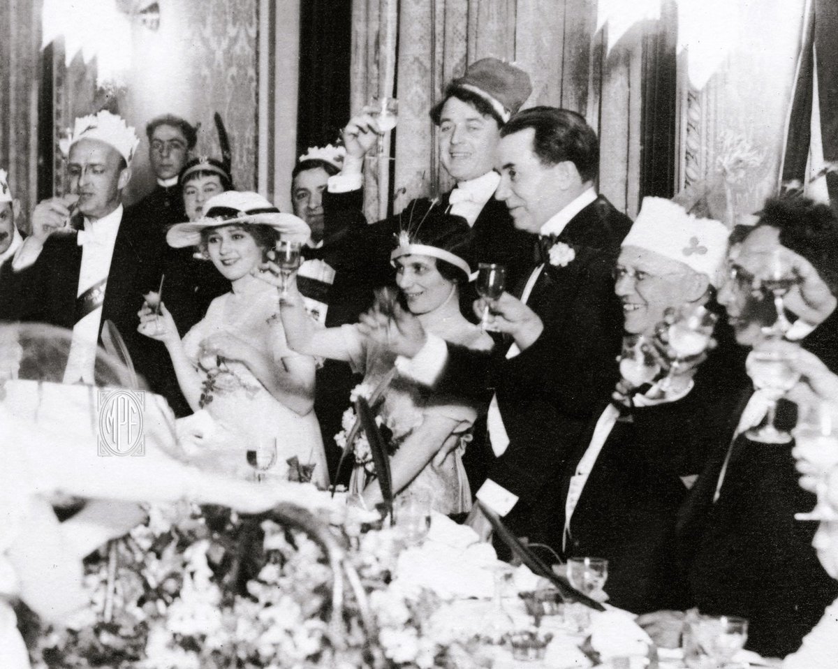 Mary Pickford tweet media