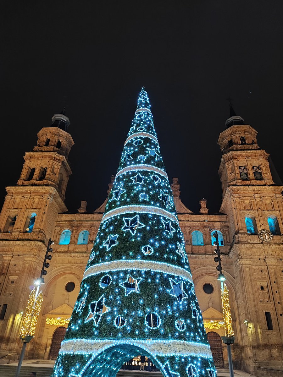 ¡Feliz 2025! Por un año lleno de felicidad y buenos momentos.