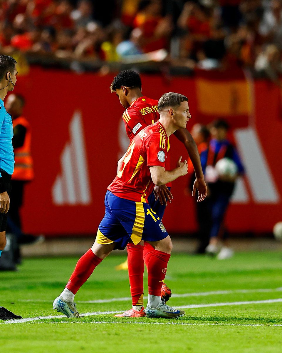 Ha sido un 2024 inolvidable… 

Mucha salud para este nuevo año que nos permita afrontar y disfrutar de retos importantes e ilusionantes. ¡Feliz 2025!