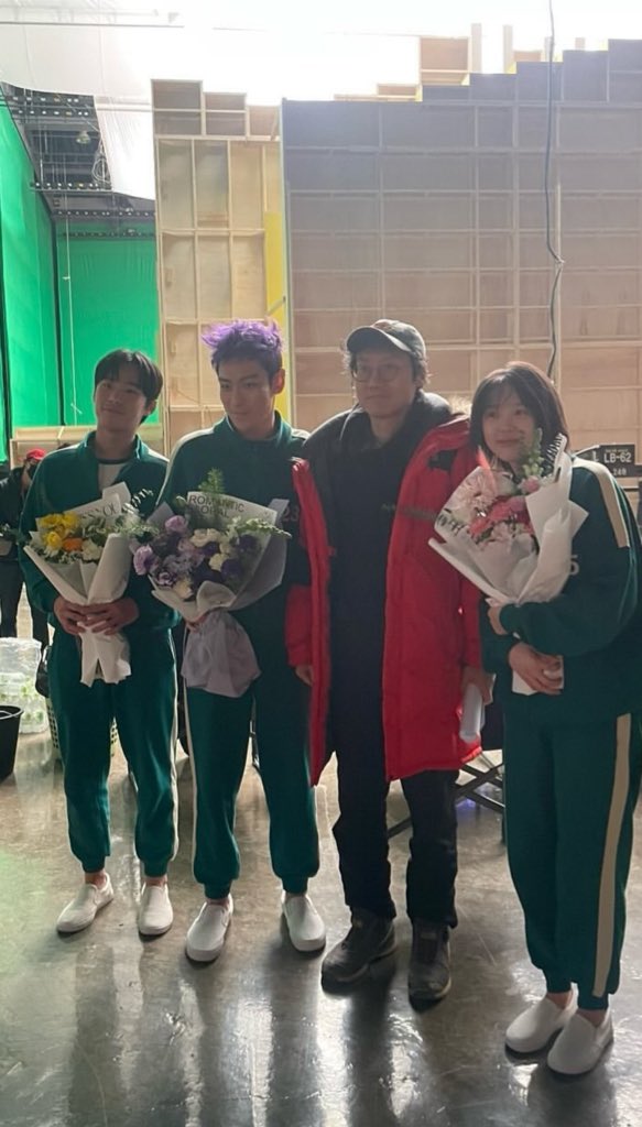 TTTOPSUPPORT's tweet photo. ksvvook Instagram update with T.O.P and other Squid Game cast &amp; Director 

T.O.P BACK IN THE GAME 
#ChoiSeunghyunForSquidGame #TTTOP  #TeamTHANOS #CHOISEUNGHYUN https://t.co/CRC1tV8fw5