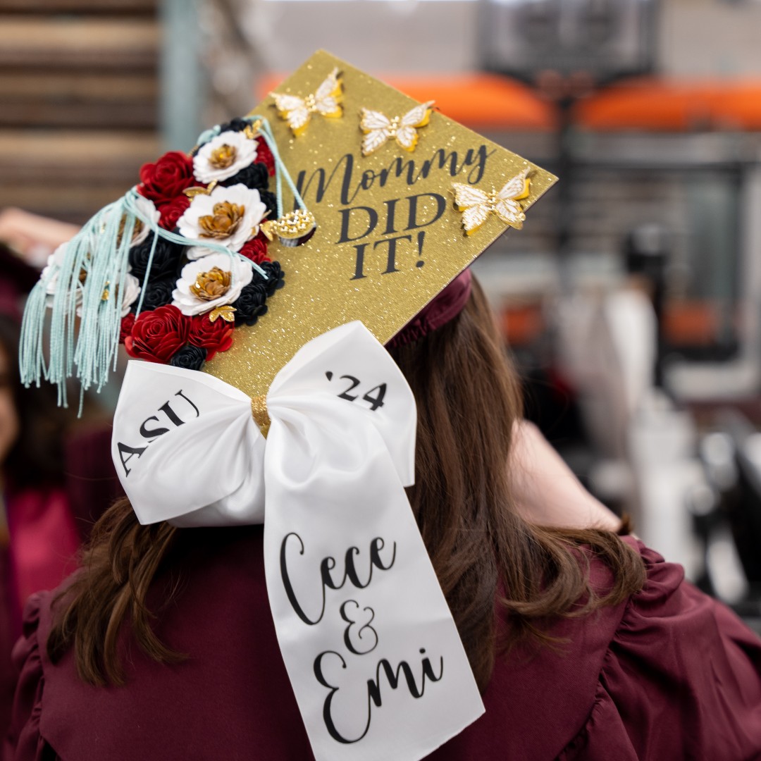 asunursing's tweet photo. We love to see how innovative 😉 our grads are when it comes to creating that perfect grad cap 🎓 for convocation.
Swipe through to see some of the creative caps we captured this fall.

#asugrad  #gradcaps https://t.co/S6tHVqy2wS