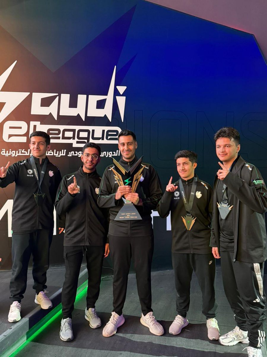 مسك الختام 💚

أبطال الدوري السعودي 2024 🏆

الحمدلله من قبل ومن بعد، وموعدنا الموسم القادم 🦅