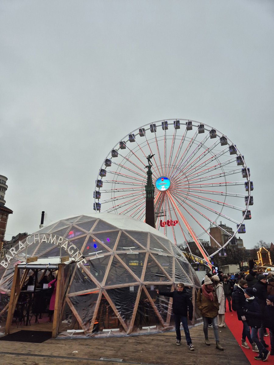 spearingw's tweet photo. From a grey Brussels, a happy new year to everyone! 🎉 

Let's see what 2025 has in store https://t.co/LpL8xehcst