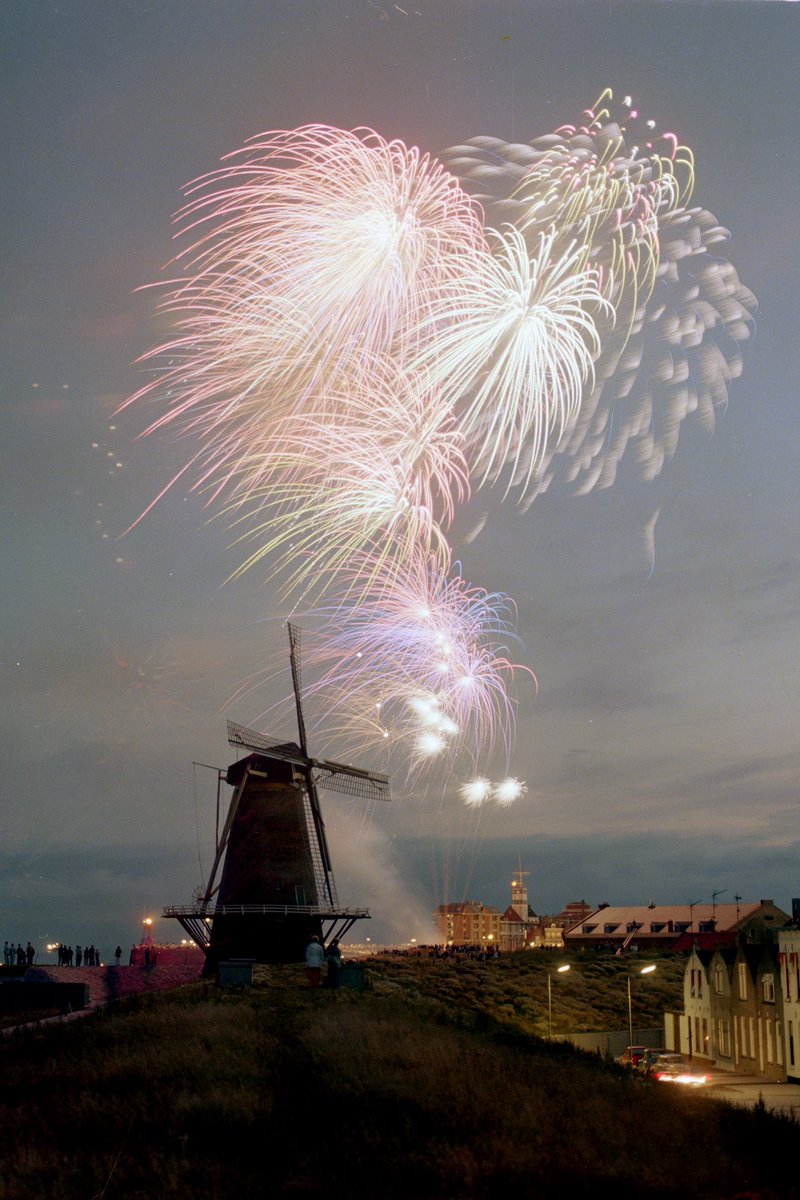 EN MOOI 2025 GEWENST!
Foto: foto Oranjemolen te Vlissingen, circa 1982
Bron: Zeeuws Archief, Foto Dert nr. 14859