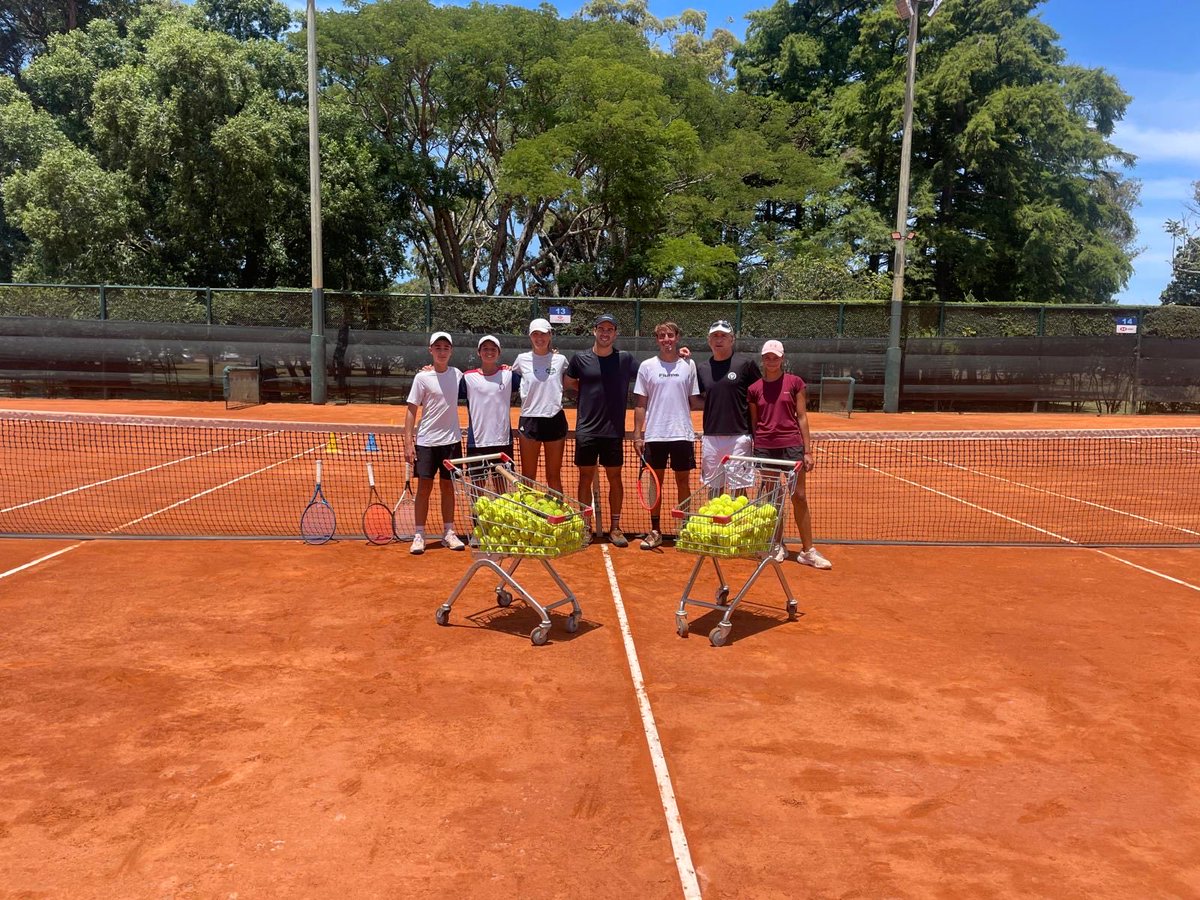 ¡Y se fue el último entrenamiento del año! 🎾

Despedimos la temporada con la ilustre visita de ⁦<a href="/FRoncadelli/">Franco</a>⁩ y ⁦<a href="/nachocarou/">ignacio carou</a>⁩ , compartiendo cancha con algunos integrantes del plantel.

¡Muy feliz año para todos, nos volvemos a reencontrar en el 2025! ✨