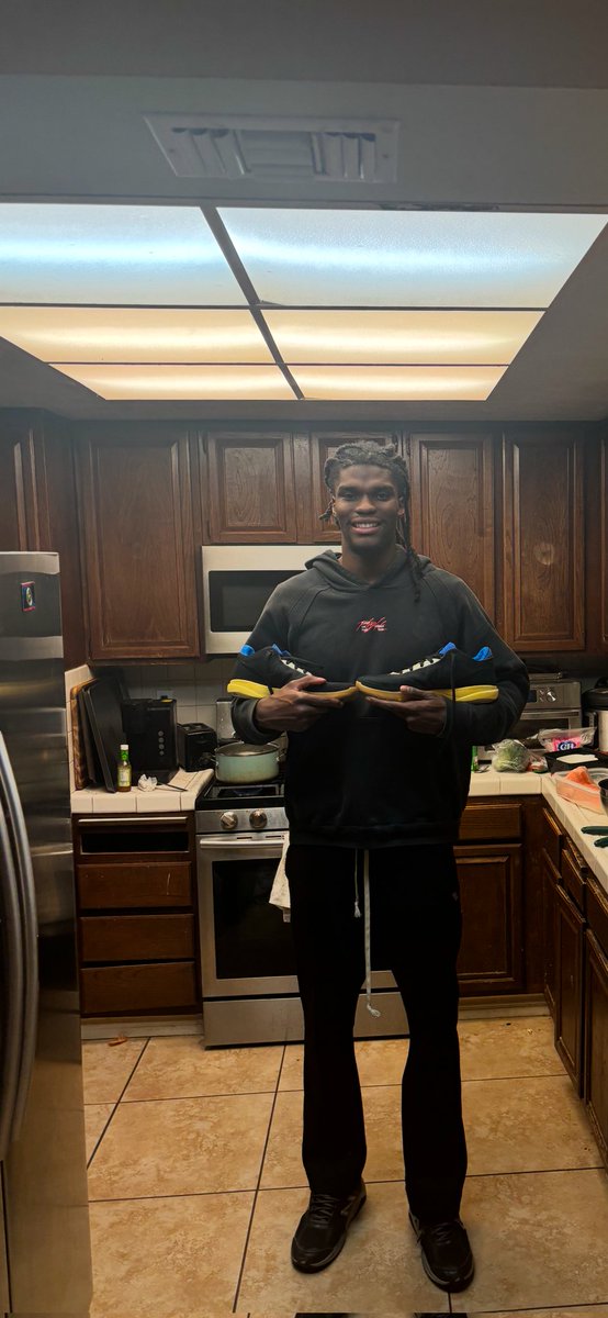 Sole Brothers (@solebrothersorg) on Twitter photo #solebrothers bringing in #2025 the best way we can! Thank you Aidan Croshere for your donation. #family #nike #NewYearsEve <a href="/AustinCroshere/">Austin Croshere</a> #nike #solebrothers bringing in #2025 the best way we can! Thank you Aidan Croshere for your donation. #family #nike #NewYearsEve <a href="/AustinCroshere/">Austin Croshere</a> #nike